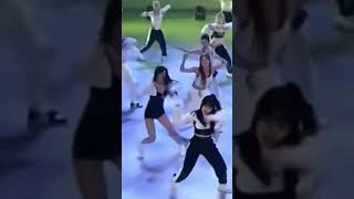 메가크루미션 중에 로잘린과 엠마가 웃음 터진 이유 video