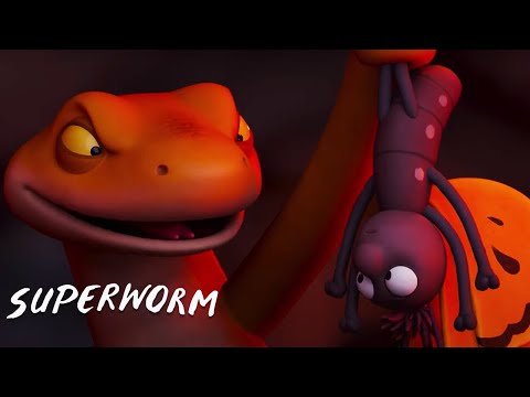 The Wizard Lizard Catches Butterfly! @GruffaloWorld: Superworm