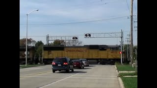 preview picture of video 'Union Pacific Freight Train @ Drexel Avenue'