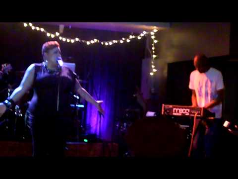 Silhouette Brown - Leave a Note ( Live) 11-23-2010