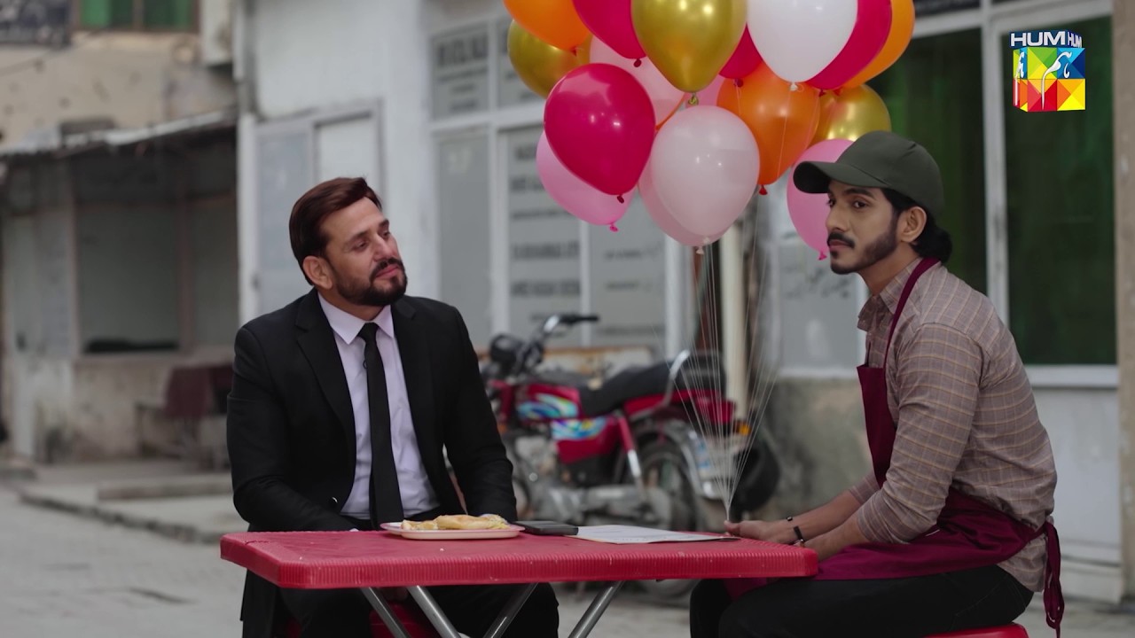 Parha Likha Larka Burger Kyun Beech Raha Hai... #Musafat #mohsinabbashaider #alishbakhan - HUM TV