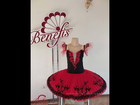 Stage costume P 1124 - video 2