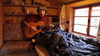 Luz Elena Mendoza (Y La Bamba) performs &quot;Atmosphere&quot; in bed | MyMusicRx #Bedstock 2016