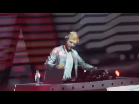 Armin Van Buuren-Embrace feat.  Eric Vloeimans Минск-Арена 01.10.2016