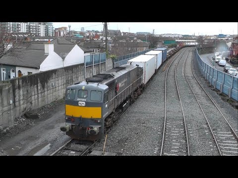 IÉ 071 class loco No. 084 with IWT Liner @ North Wall & Alexandra Road, Dublin