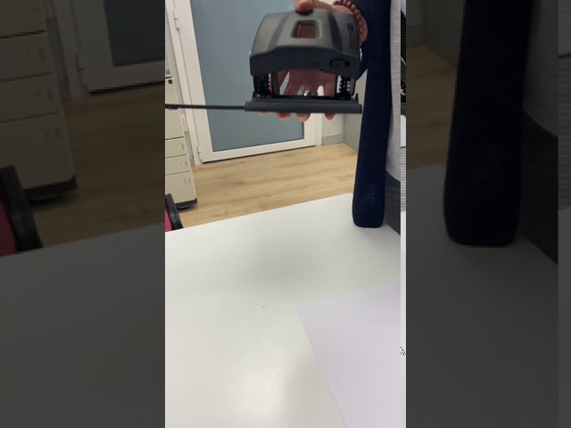 Vídeo relacionado con HWIREUIGT 2Pz Rueda de Rueda de Aguja de Manija de Madera Herramienta de Perforacion de Papel Espaciado Ruleta 2mm