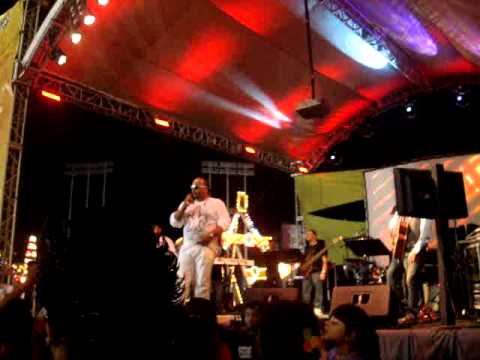 me arrodillo ante ti, todo se lo debo a el cancion de abraham y marcos yaroide cantada por Divino