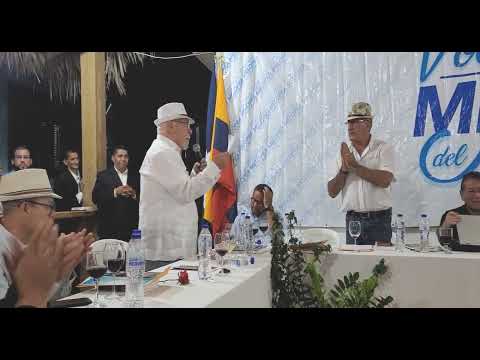 Lenin Sánchez entrega poema, Mariposas en Santiago Rodríguez