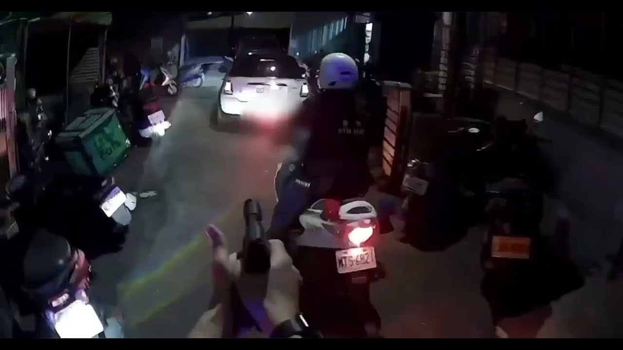 拒檢逃進死巷倒車衝撞！新莊警開6槍制伏　駕駛中彈搜出依托咪酯