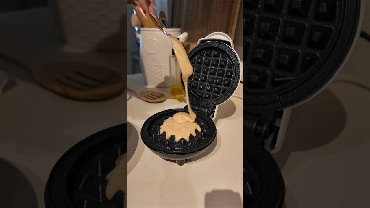 🔥Dash Mini Waffle Maker Unboxing & First Cook! | Best Mini Waffle Maker 🍽️