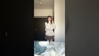 胸ちらもいいけど脚も良きやな