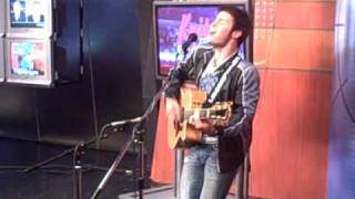 Kris Allen performs &quot;Come Together&quot; acoustic set.