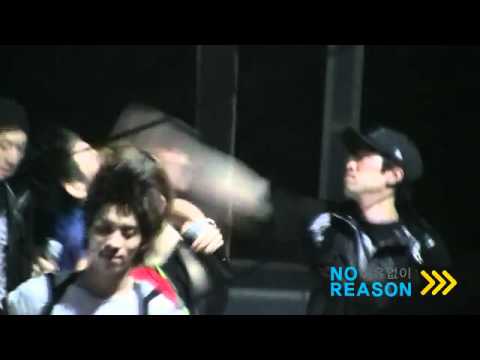 [fancam] 100730 SHINee minho hugs with onew @ MB