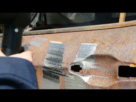 The comparison between 300W and 1000W laser cleaning machine for rust removal