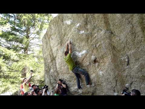 Melloblocco 2011 - Chris Sharma on English Dream 8A+/B