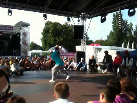 Juree (Transformers Crew) vs Sylwia - MTV Gdansk Dzwiga Muze 2010