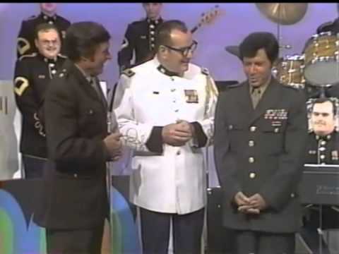 The Army Blues f/ Eddie Fisher - Dialog and "Lady Of Spain" (Mike Douglas Show - 1975)