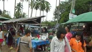 preview picture of video 'Food Shopping at the Saturday Afternoon Market in Ao Nang, Krabi, Thailand'
