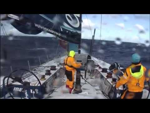 Speed, waves, crash - Yacht racing
