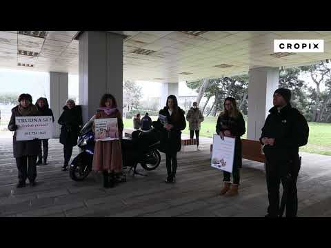 Molitva članova Inicijative 40 dana za život ispred rodilišta