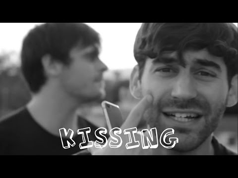 Space Cadets - Kissing [OFFICIAL VIDEO]