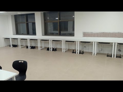 Combination of metal frame and wooden top vibrante computer ...