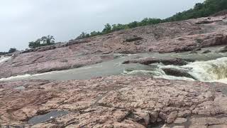 preview picture of video 'Kuntala Waterfalls view'