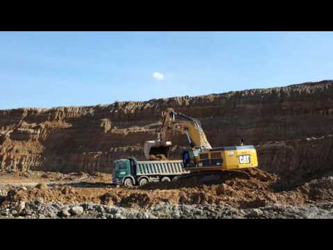 Caterpillar 390D LME loading Mercedes Actros 4144