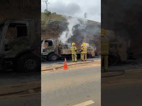 Caminhão pega fogo na estrada de Piedade de Caratinga