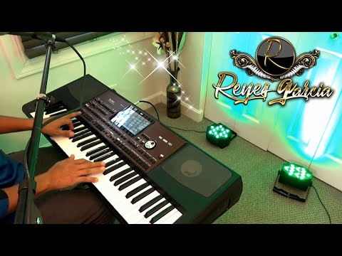 Tecladista de Chicago reyes garcia tocando costeño mix para contrataciónes 773-603-7067