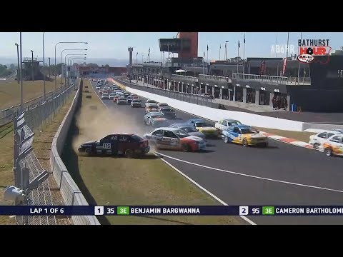 Series X3 Excel 2018. Race 3 Mount Panorama Motor Racing Circuit Bathurst. Start Crash