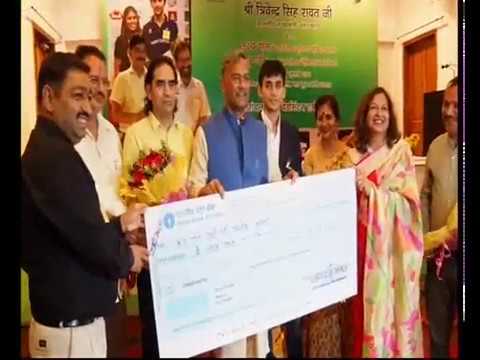 Uttarakhand Chief Minister felicitate Badmintion Players Kuhu Garg and Lakshya Sen