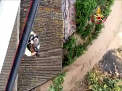 Nubifragio e Alluvione in Calabria a Rossano - Cosenza : Salvataggio