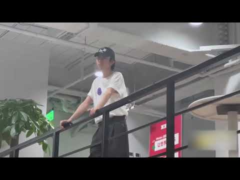 孙天宇《关于我在地铁上莫名其妙干了碗鸡汤这件事儿》  #喜人奇妙夜 #chinesecomedian  #蒋易 #孙天宇 #摇汞 #一年一度喜剧大赛