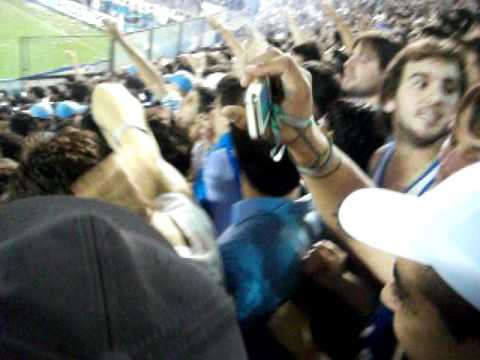 "Racing 1 Vs 1 Quilmes - Apertura 2010 - video 6/8 - Llega el domingo y o te vengo a ver - Bengalas" Barra: La Guardia Imperial • Club: Racing Club