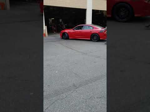 392 Daytona on 275/40/20 Nitto G2 wrapped