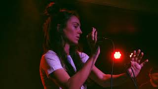 Amy Shark - Middle Of The Night - Live in Antwerp 2018