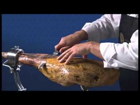 SO SCHNEIDET MAN EINEN IBERISCHEN SCHINKEN AUF. PRIVILEGIO