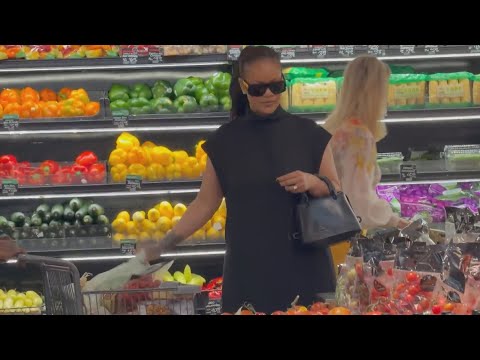 Rihanna SPOTTED Doing Her Own Grocery Shopping!