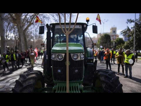Spanische Bauern blockieren Autobahn an der Grenze zu Frankreich