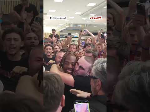 🔥 L'ambiance EXCEPTIONNELLE pour accueillir Elye Wahi de retour à Nice #football #nice #wahi