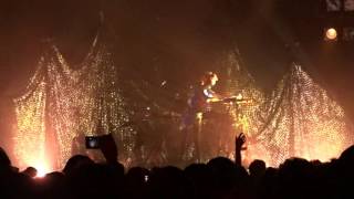 Grimes Live @Cologne Live Music Hall – Laughing And Not Being Normal + Genesis