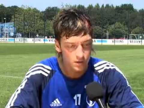 Mesut Özil   first interview   altes Interview von Schalke 04