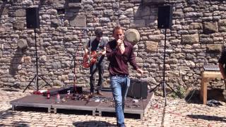 Pablo und destruktion . Julio 2015 , Gijón . Final del concierto . Superdotados o autistas ?