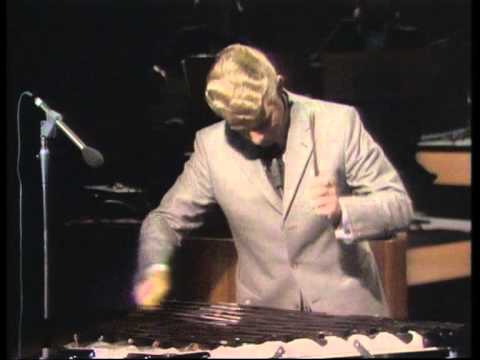 Herman Emmink speelt xylophone in Drieluik