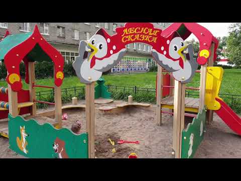Маленькая София играет на детских площадках / Little Sofia playing on the playgrounds