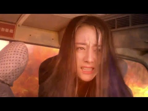 人販子這樣拐騙小孩真是太可恨了,灰姑娘跟朋友飆車營救,不料一不小心導致車禍,灰姑娘被困火海,還好總裁及時出現相救