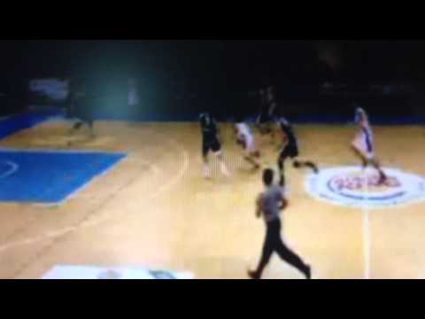 La confianza de Pelayo Larraona. Final primer cuarto @oviedocb @melillabaloncesto