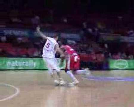 34 03-10-07 BvB BCO-Ninane - Opnieuw score van Chuck Davis m