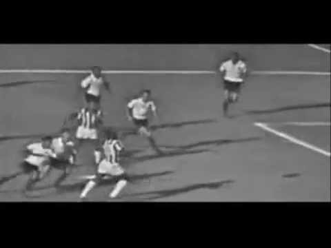 Gol de Pelé contra o Corinthians após chapéu em Ditão